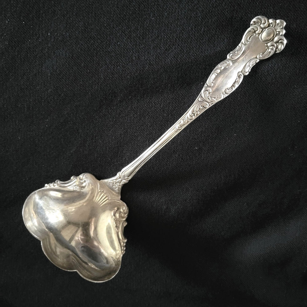 Vtg WM Rogers and Son Silverplate AA Oxford Serving Spoon Ladle Scalloped Bowl