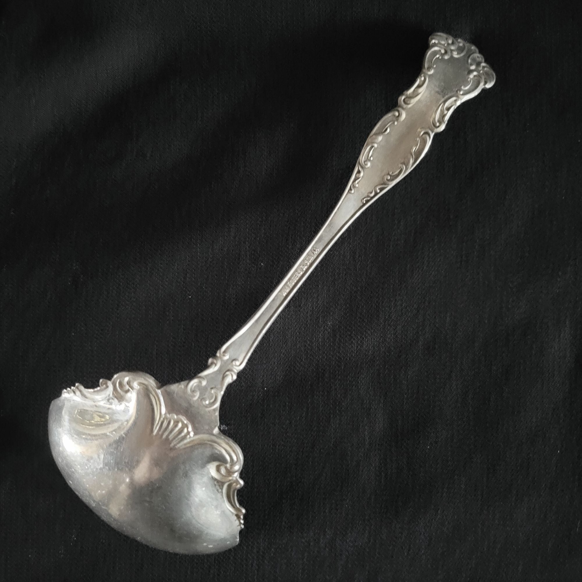 Vtg WM Rogers and Son Silverplate AA Oxford Serving Spoon Ladle Scalloped Bowl