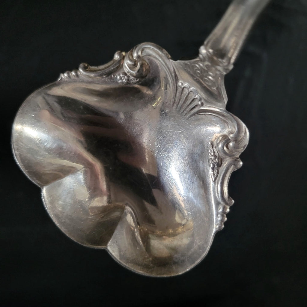 Vtg WM Rogers and Son Silverplate AA Oxford Serving Spoon Ladle Scalloped Bowl