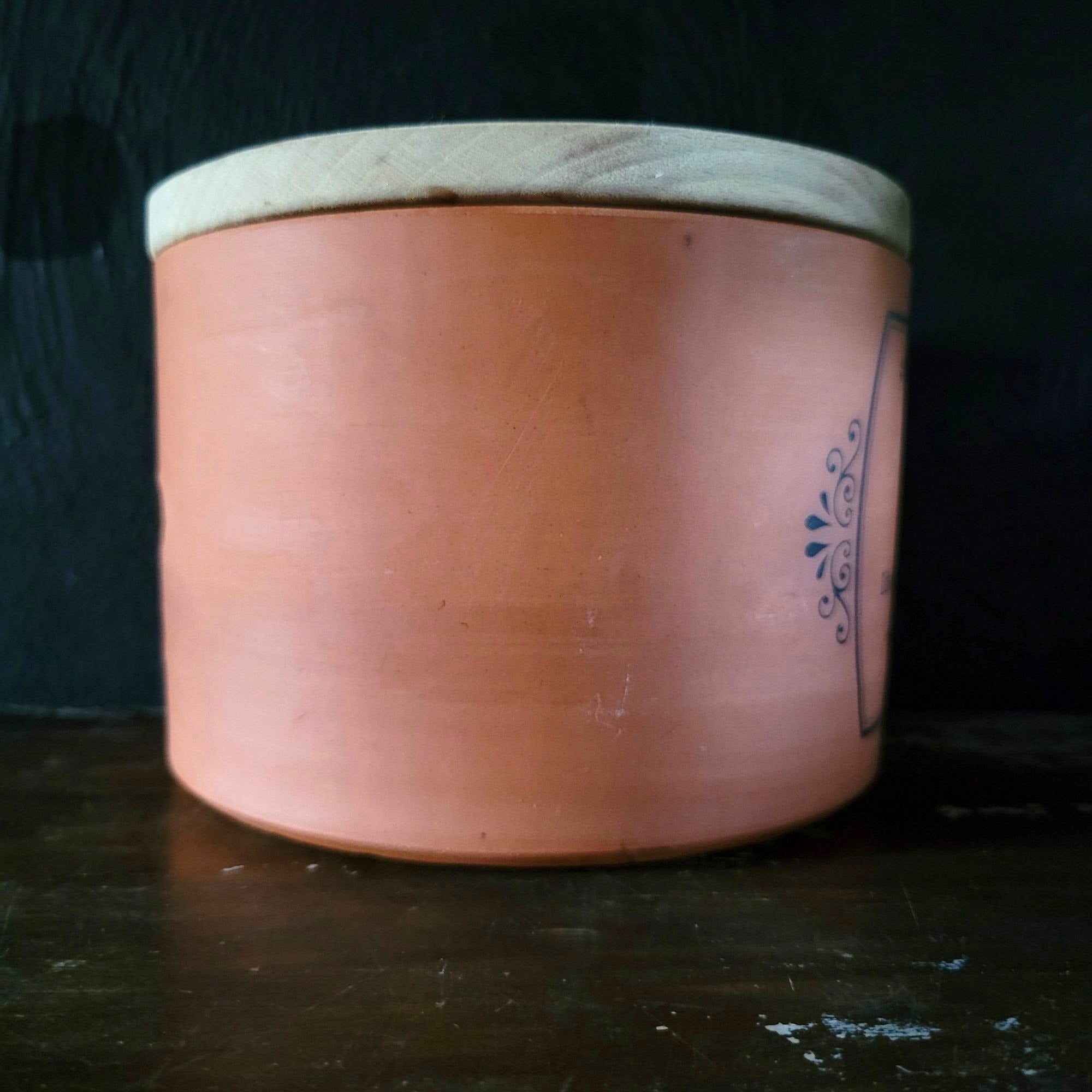 Henry Watson Pottery Suffolk Terracotta Onion Keeper With Wooden Lid