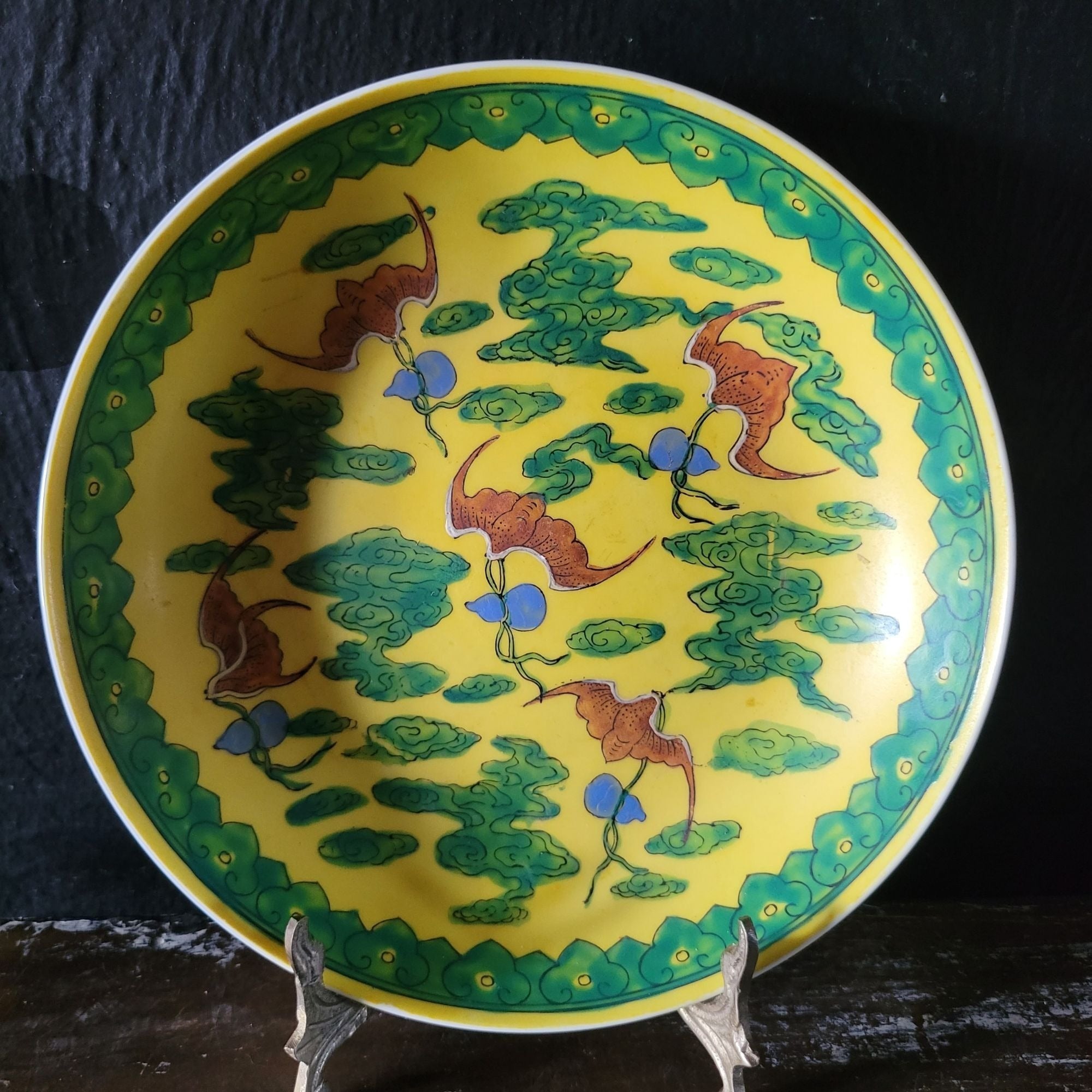 Vtg Famille Jaune HI Japanese Porcelain Dish Bats Carrying Double Gourds 7.5"