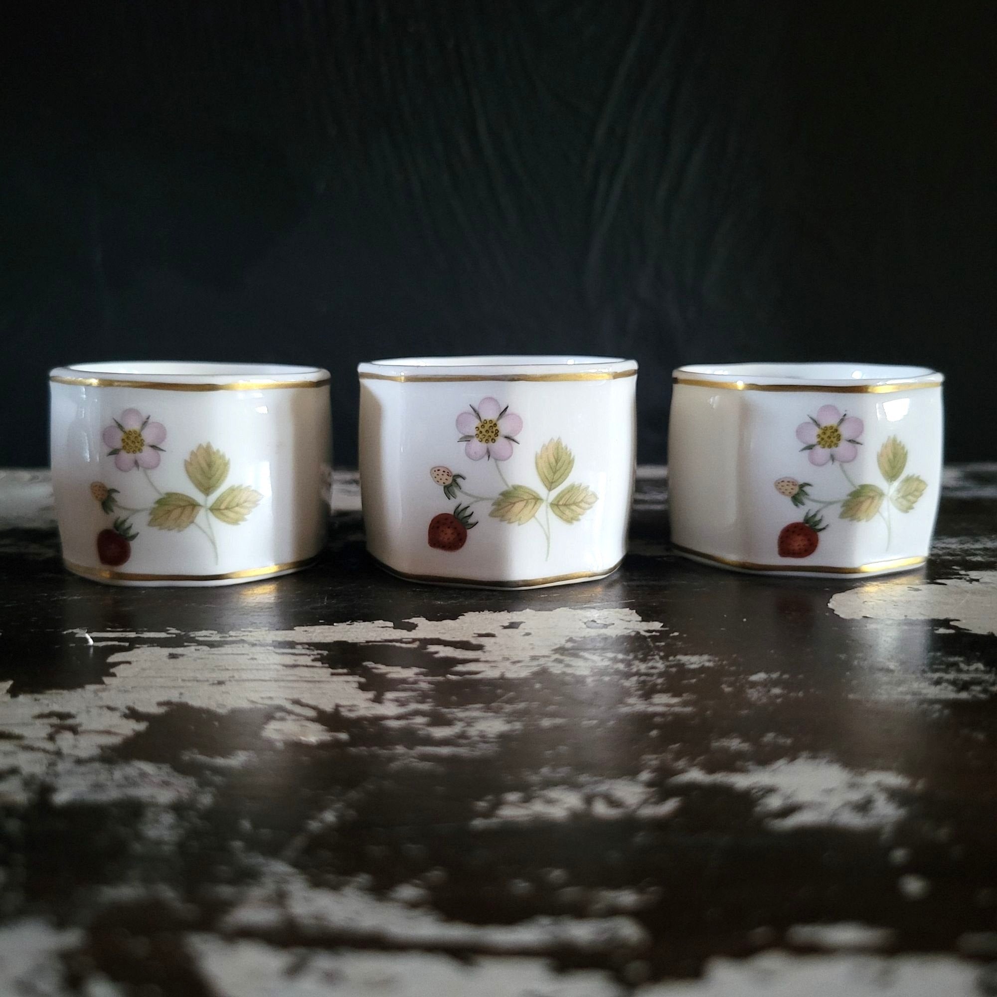 Vtg Wedgwood Wild Strawberry Bone China Napkin Rings Set Of 3 Made In England