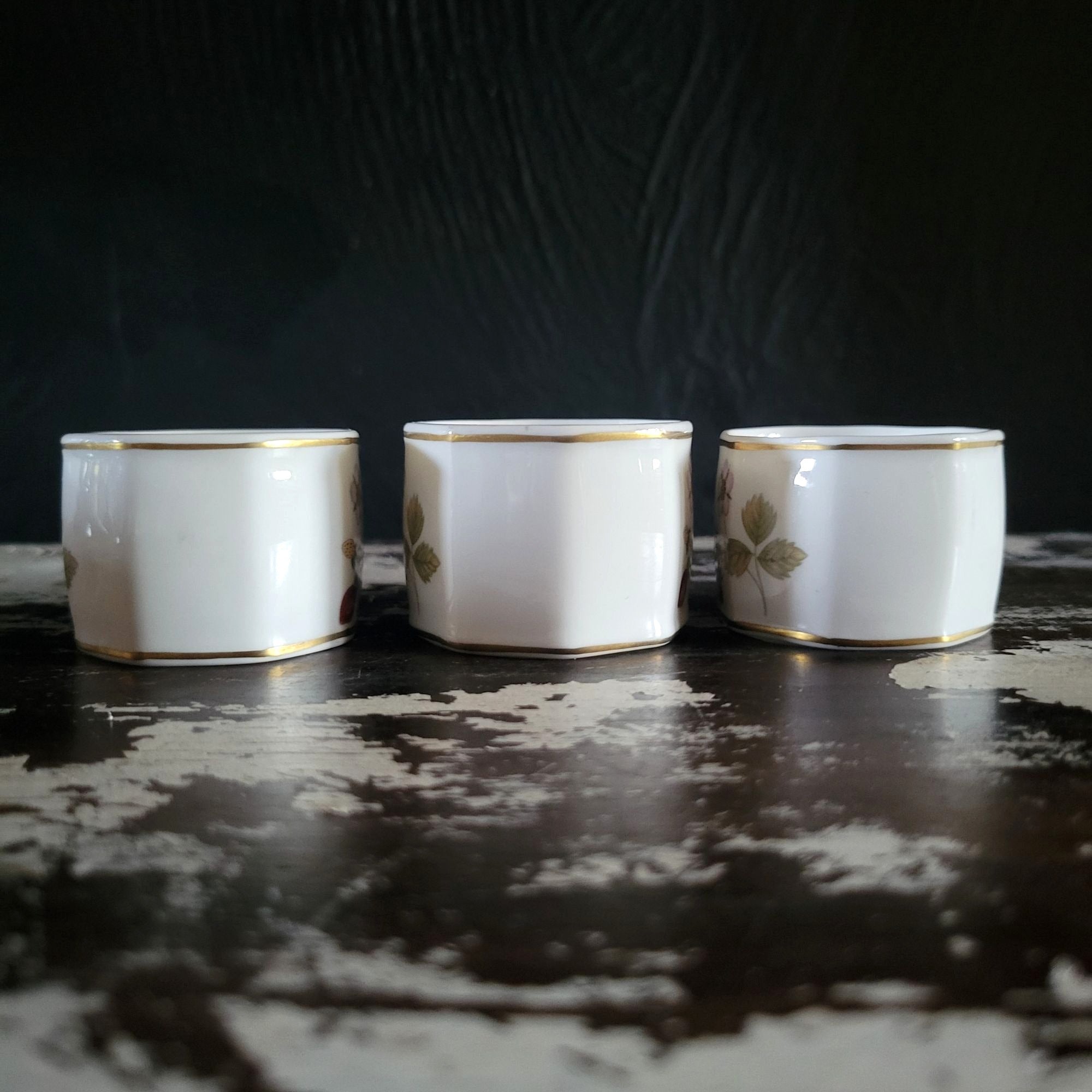 Vtg Wedgwood Wild Strawberry Bone China Napkin Rings Set Of 3 Made In England