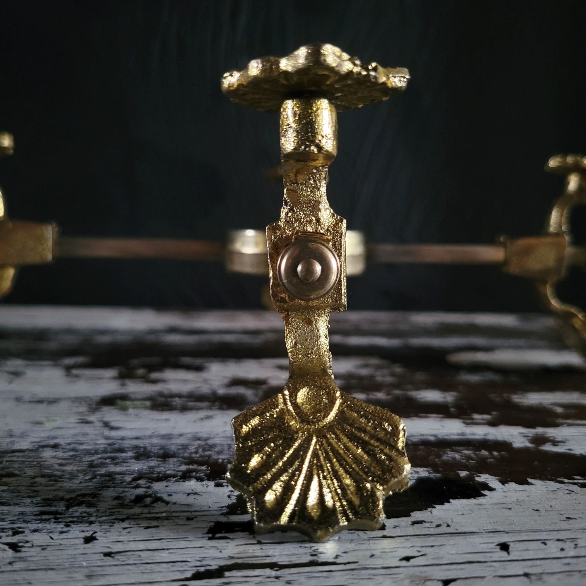 Vintage Brass Expandable Trivet Ornate Shell Design Dish Or Plant Pot Holder
