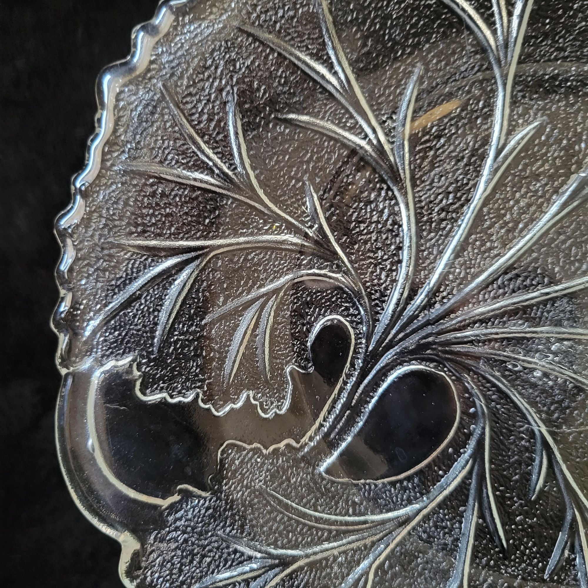 Vintage Indiana Pebble Clear Glass Cabbage Leaf Plate 8 1/2" Vintage Salad Plate