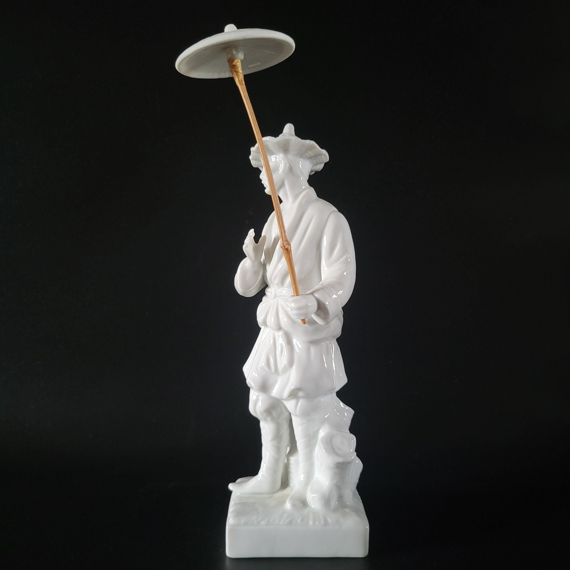 Fitz & Floyd 1976 Blanc De Chine Porcelain Figurine Of Asian Man With Parasol