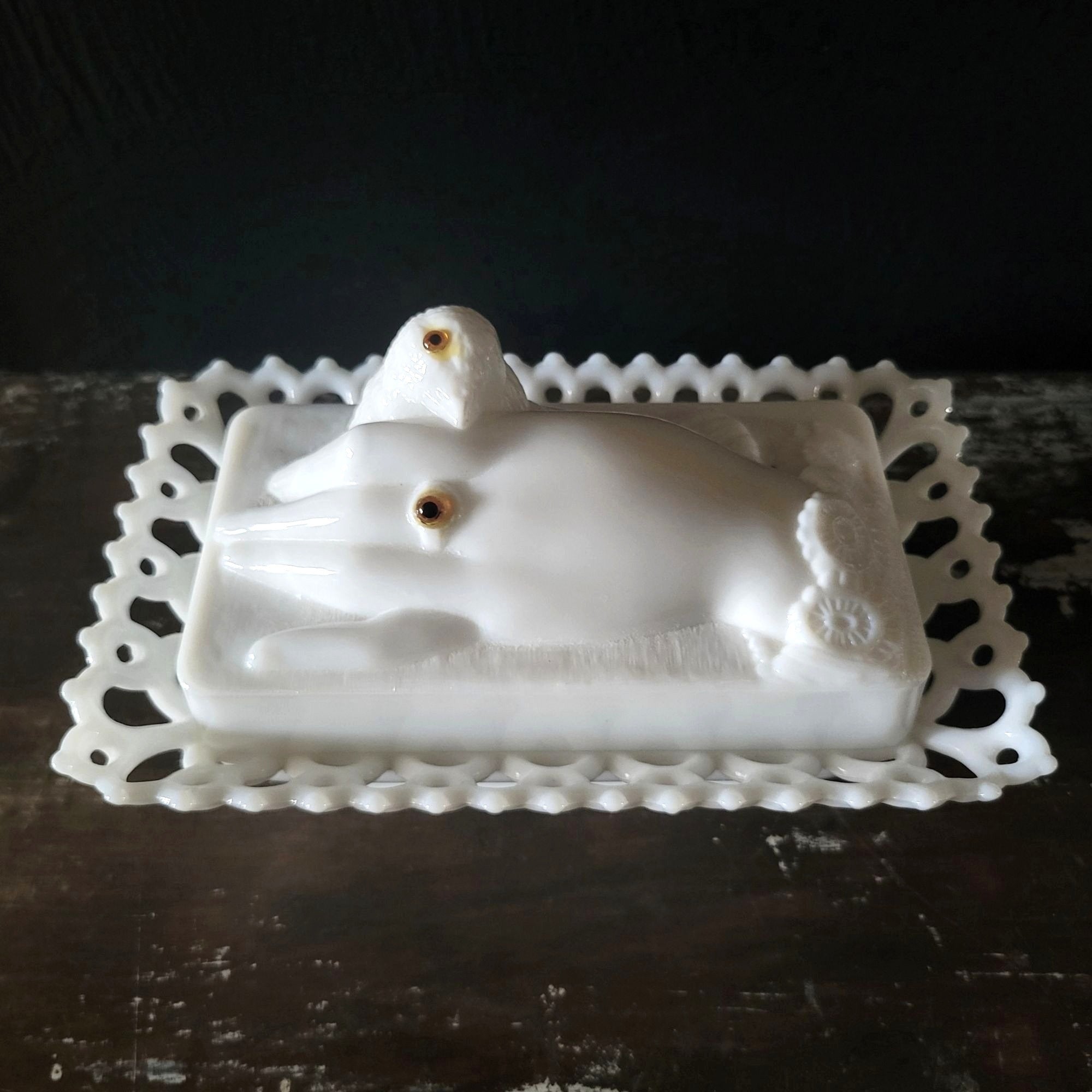 Vintage Westmoreland Bird and Hand White Milk Glass Box Glove Box with Lid