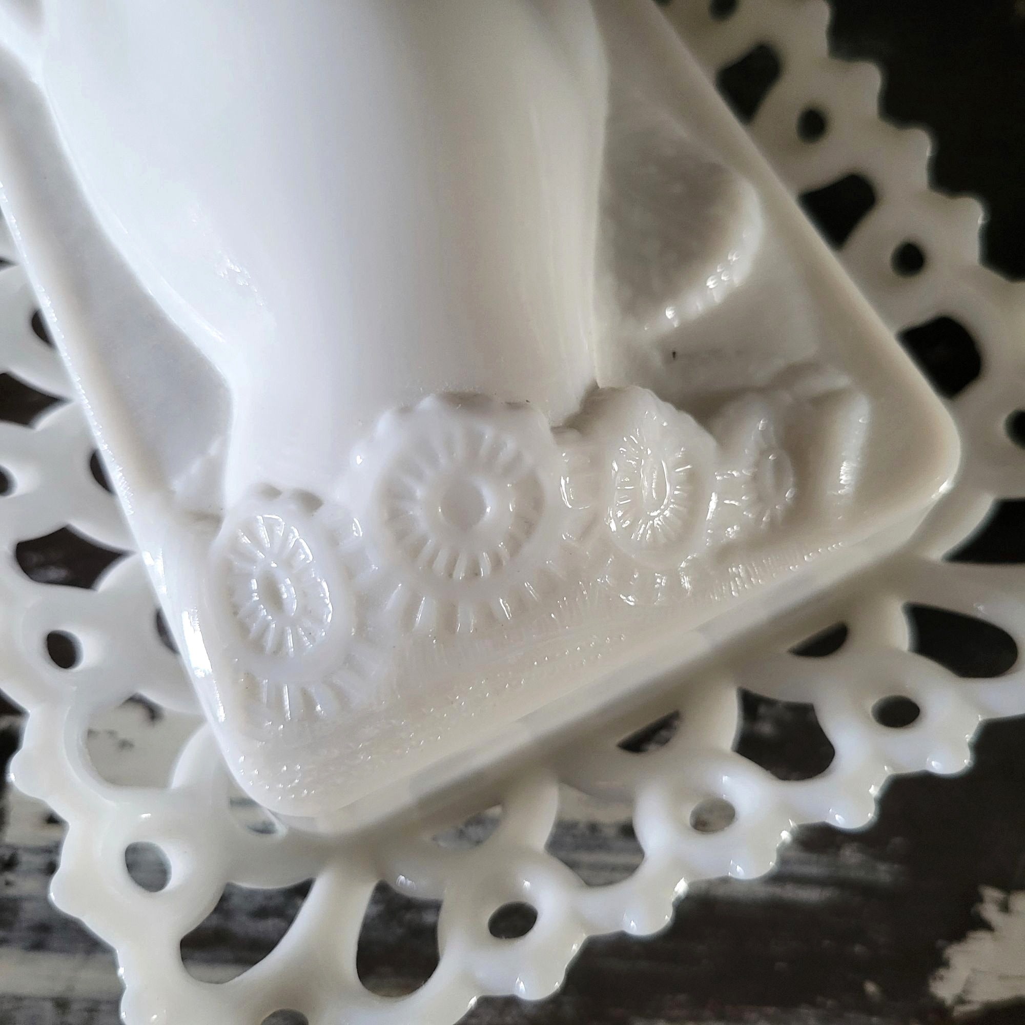 Vintage Westmoreland Bird and Hand White Milk Glass Box Glove Box with Lid