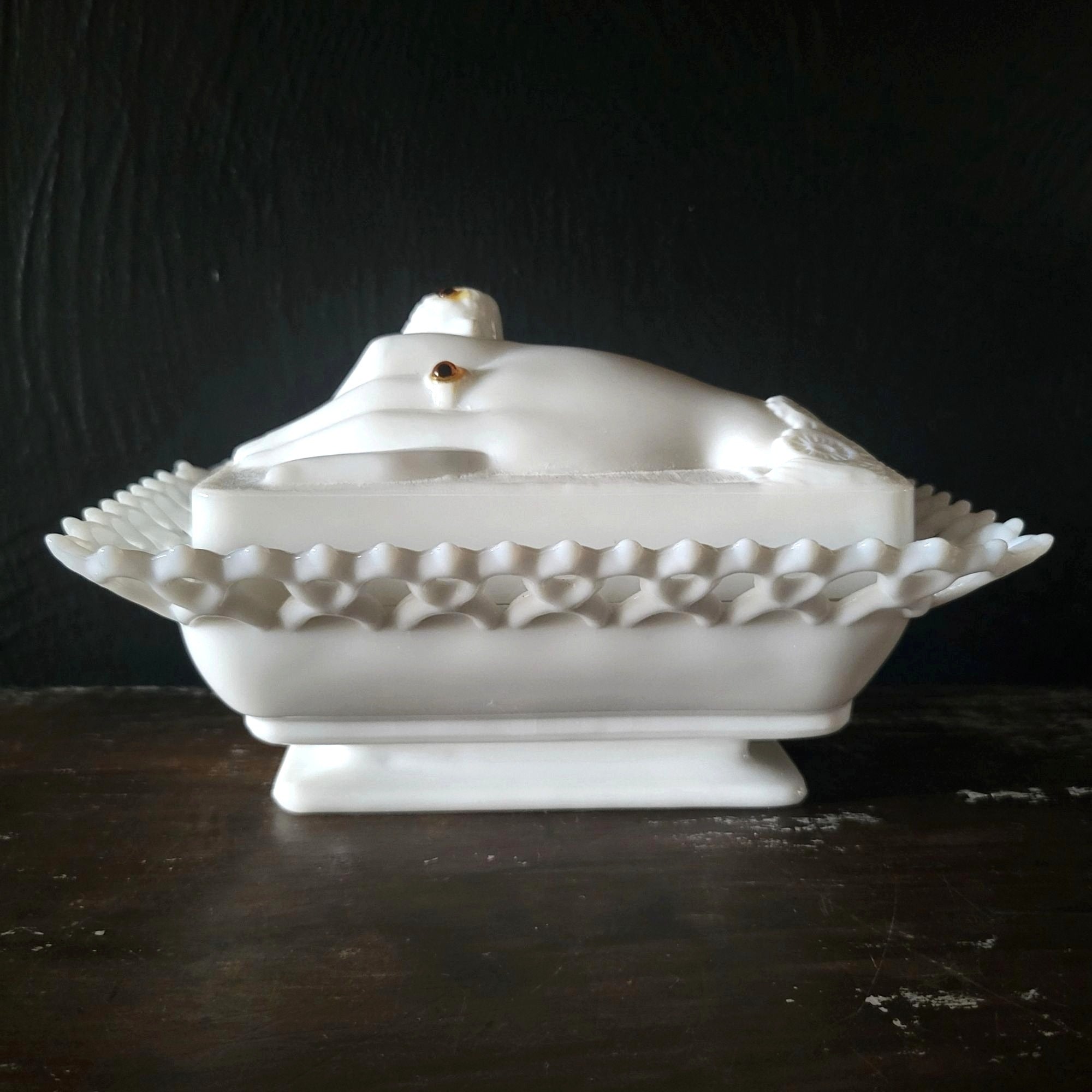 Vintage Westmoreland Bird and Hand White Milk Glass Box Glove Box with Lid