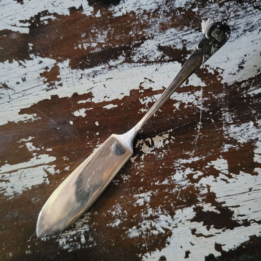 Vintage E&J Leek Butter Spreader Scroll Pattern With Monogram English Silverplate