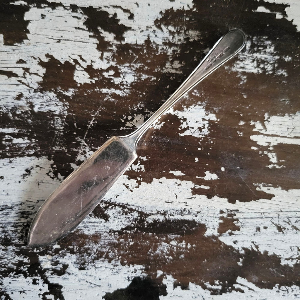 Vintage E&J Leek Butter Spreader Scroll Pattern With Monogram English Silverplate