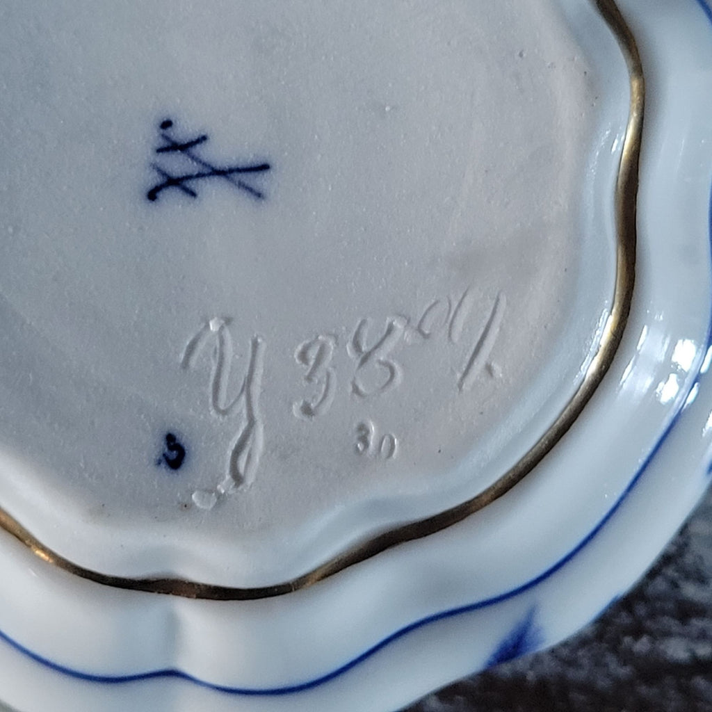 Antique Meissen Blue Onion Hand Painted Porcelain Inkwell Blue and White