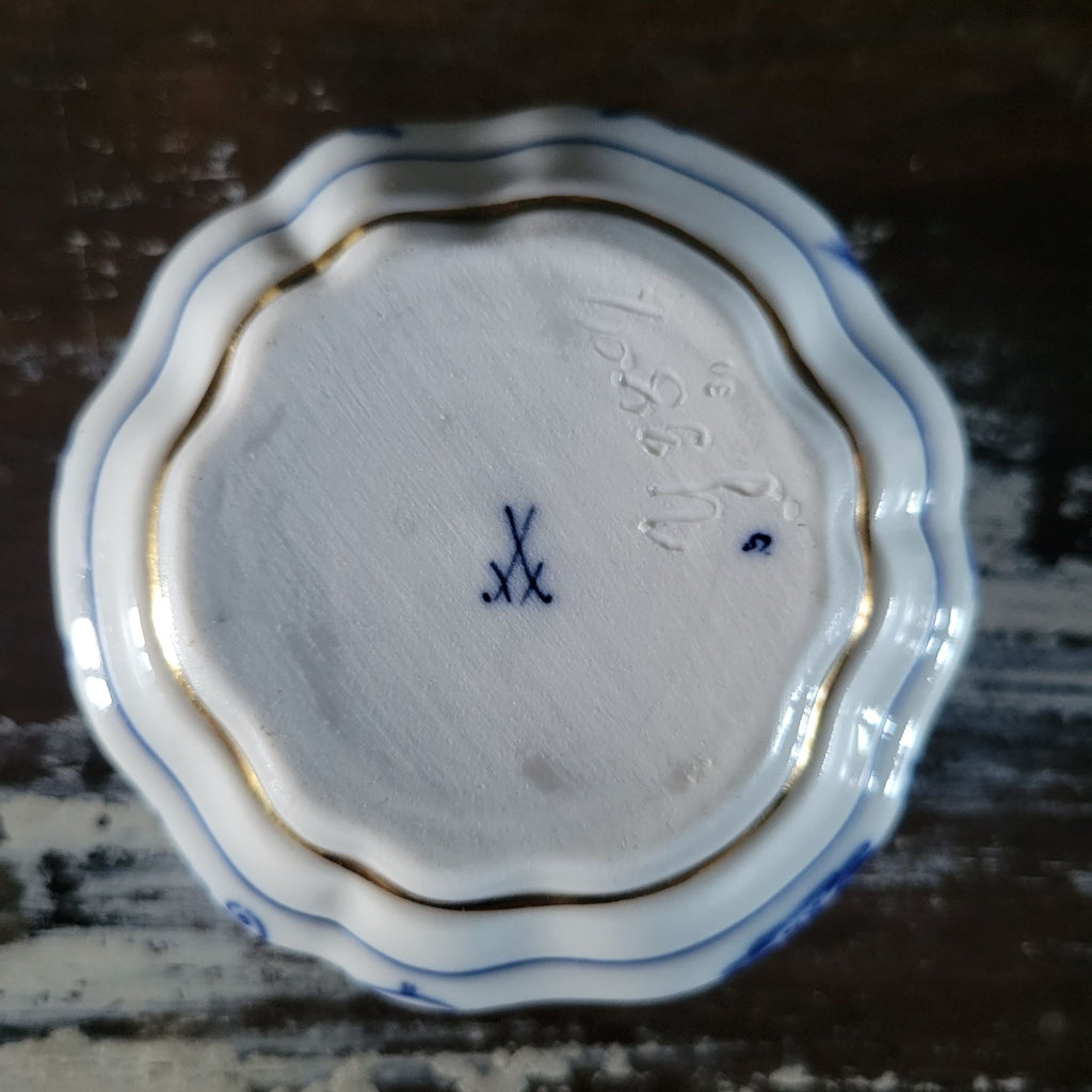 Antique Meissen Blue Onion Hand Painted Porcelain Inkwell Blue and White