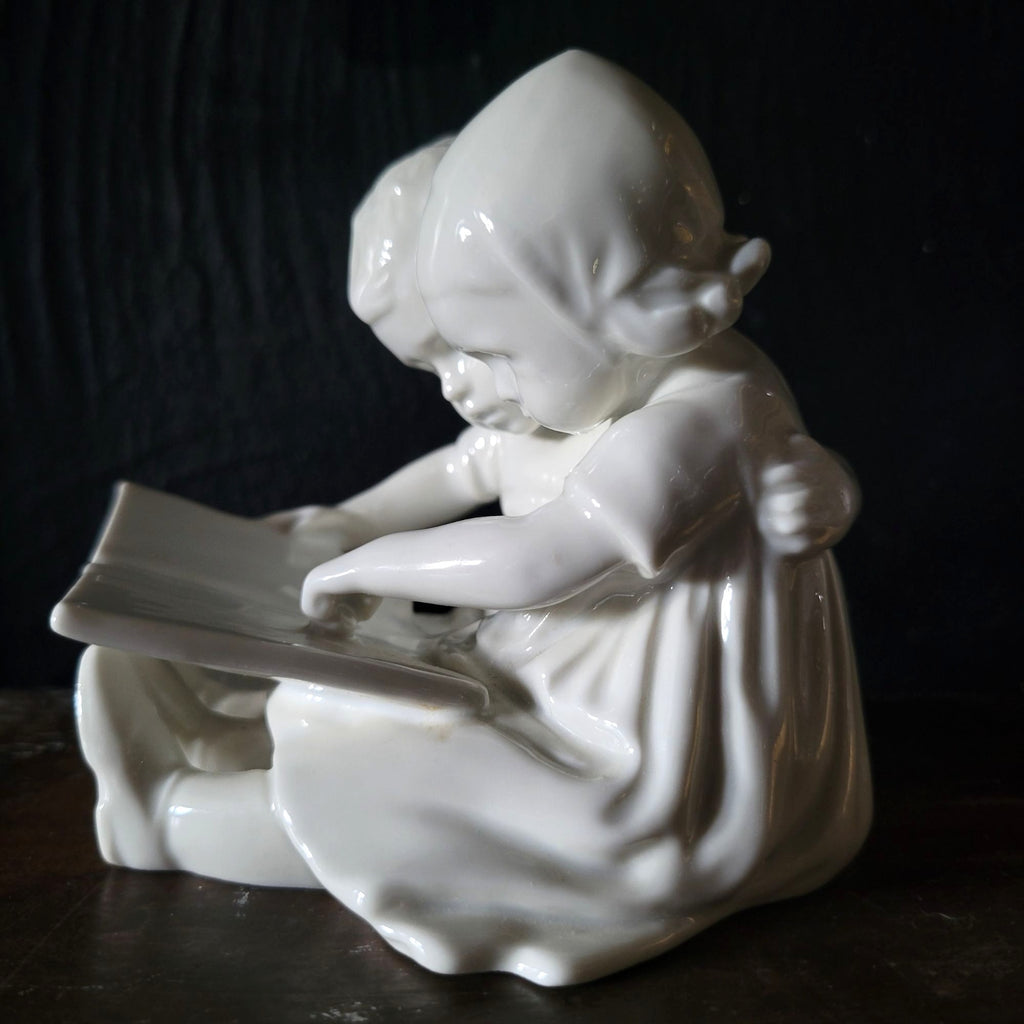 Vtg B&G Bing Grondahl All White Porcelain Figurine Boy and Girl Reading #1567