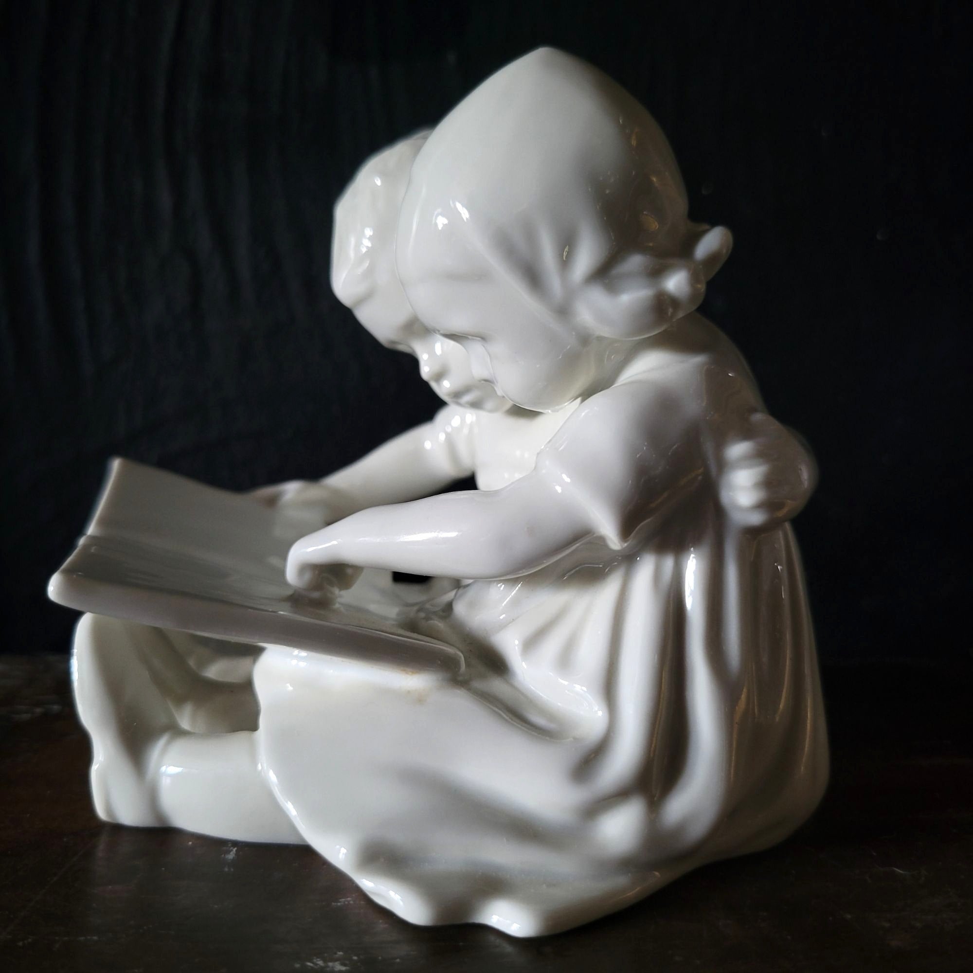 Vtg B&G Bing Grondahl All White Porcelain Figurine Boy and Girl Reading #1567