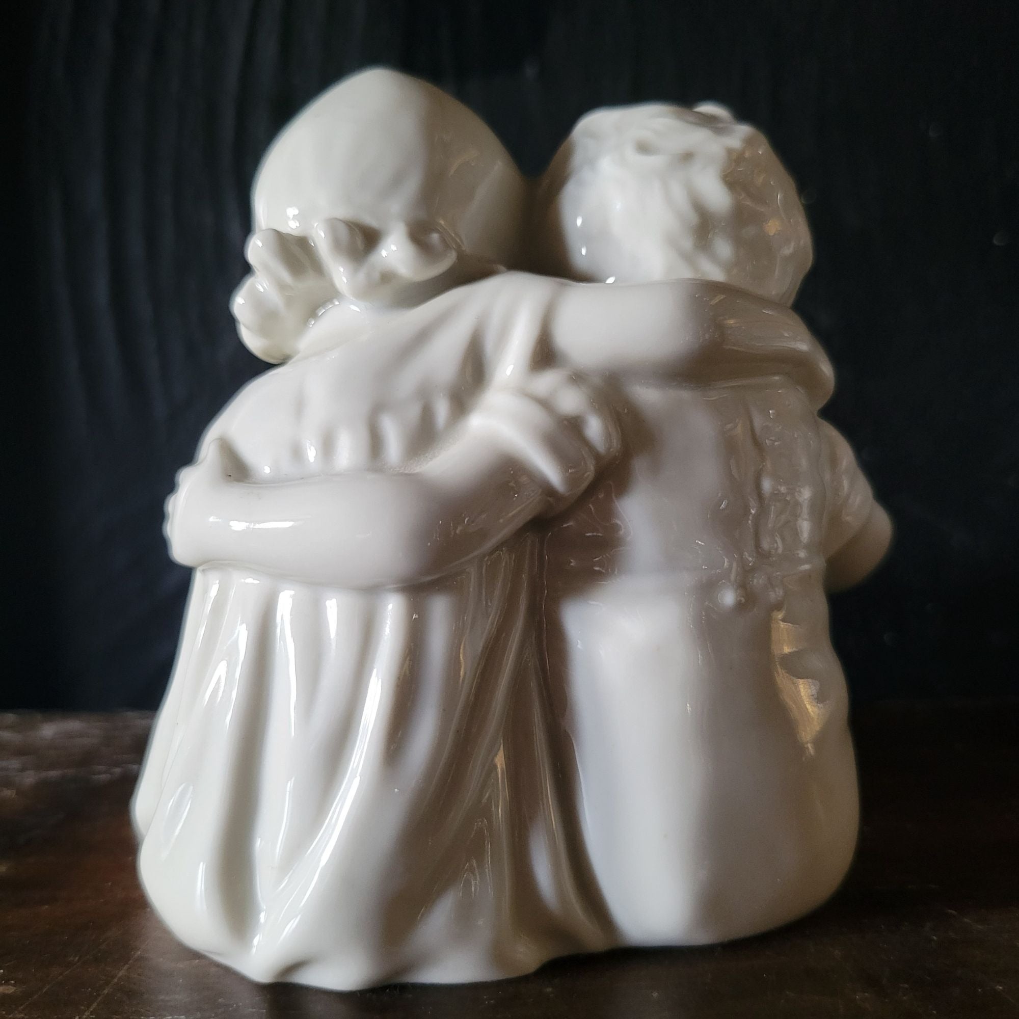 Vtg B&G Bing Grondahl All White Porcelain Figurine Boy and Girl Reading #1567