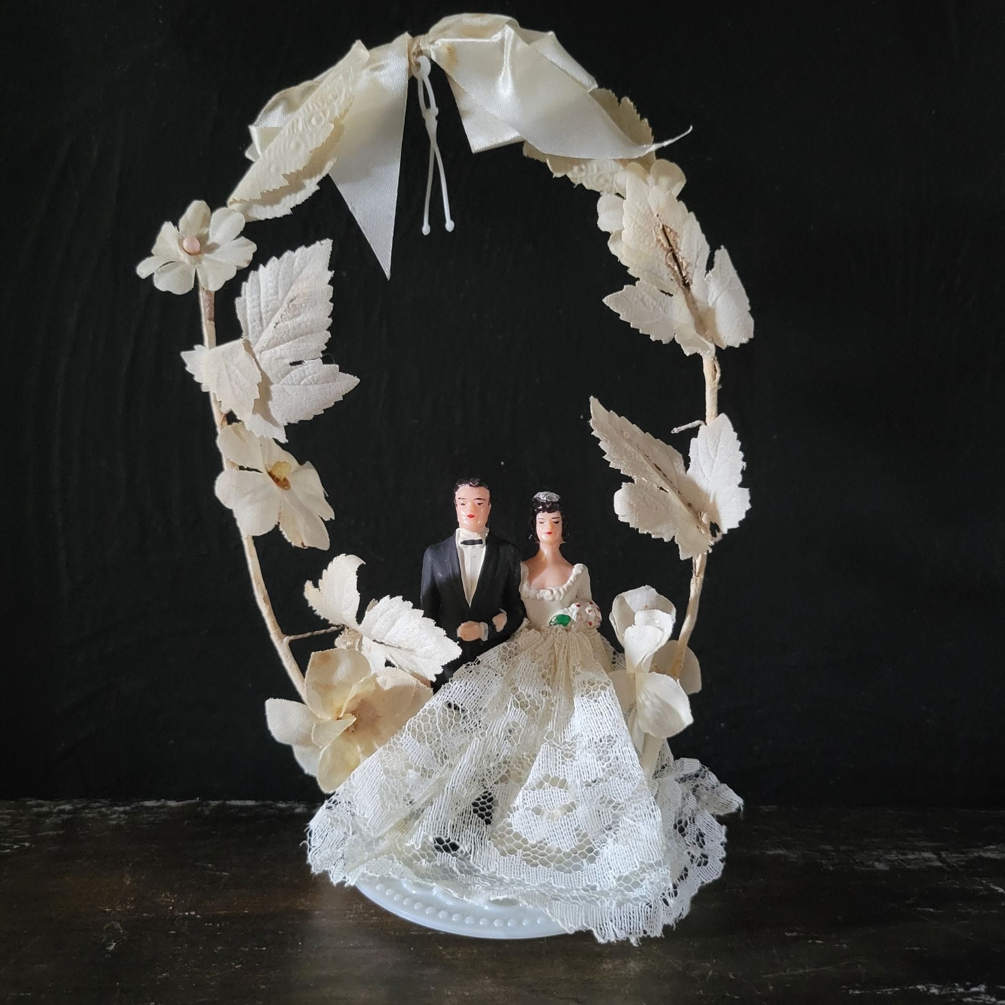 Vintage 1940s-1950s Wedding Cake Topper With Brunette Bride & Groom Couple