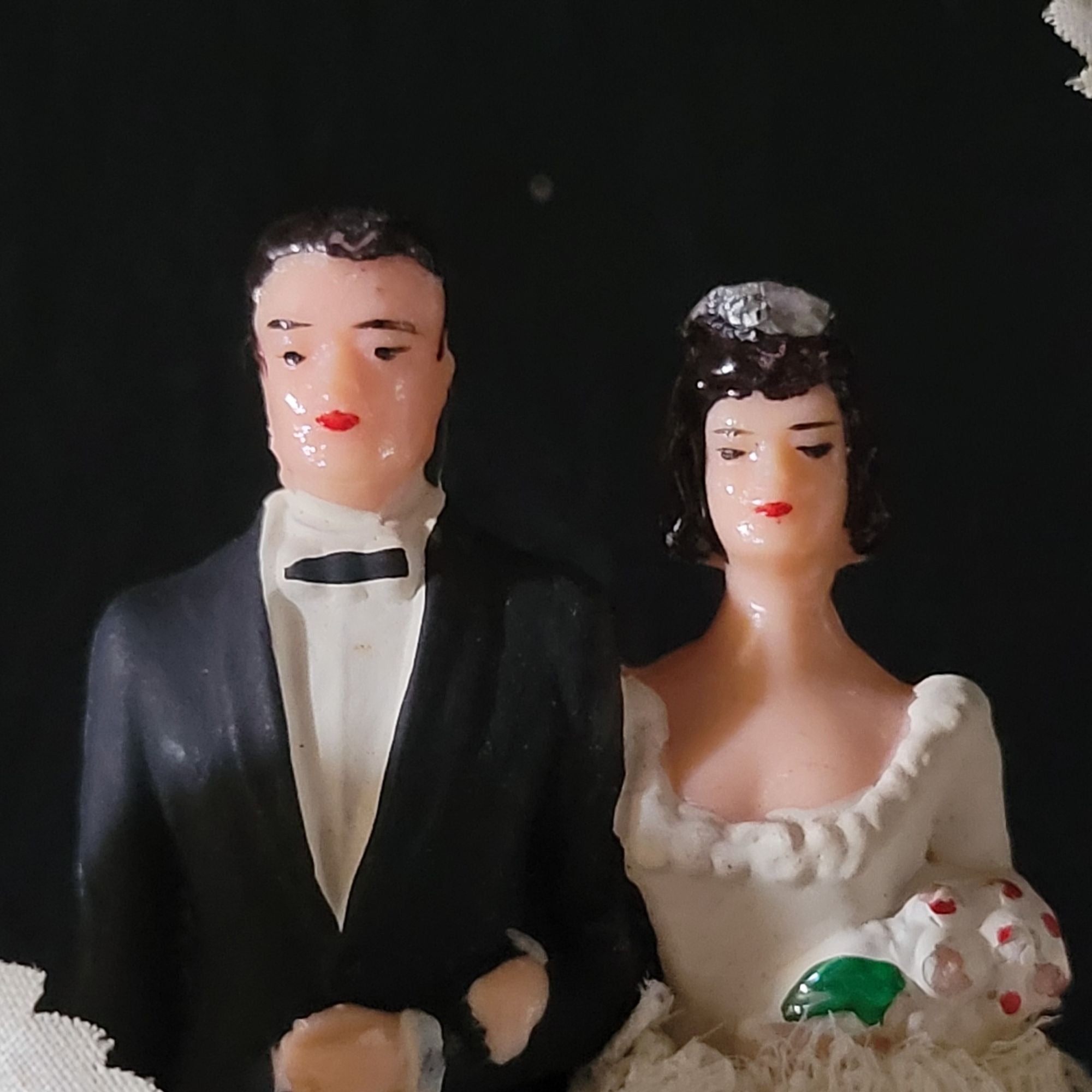 Vintage 1940s-1950s Wedding Cake Topper With Brunette Bride & Groom Couple