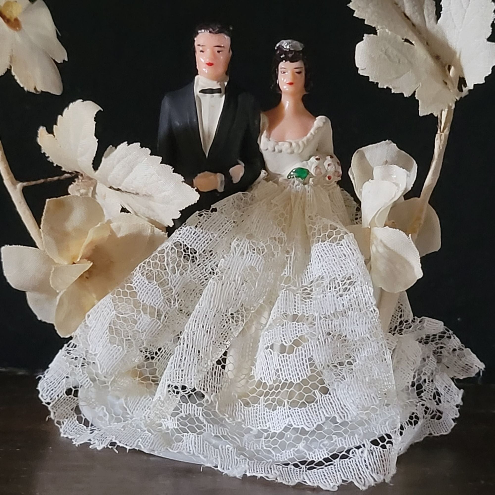Vintage 1940s-1950s Wedding Cake Topper With Brunette Bride & Groom Couple