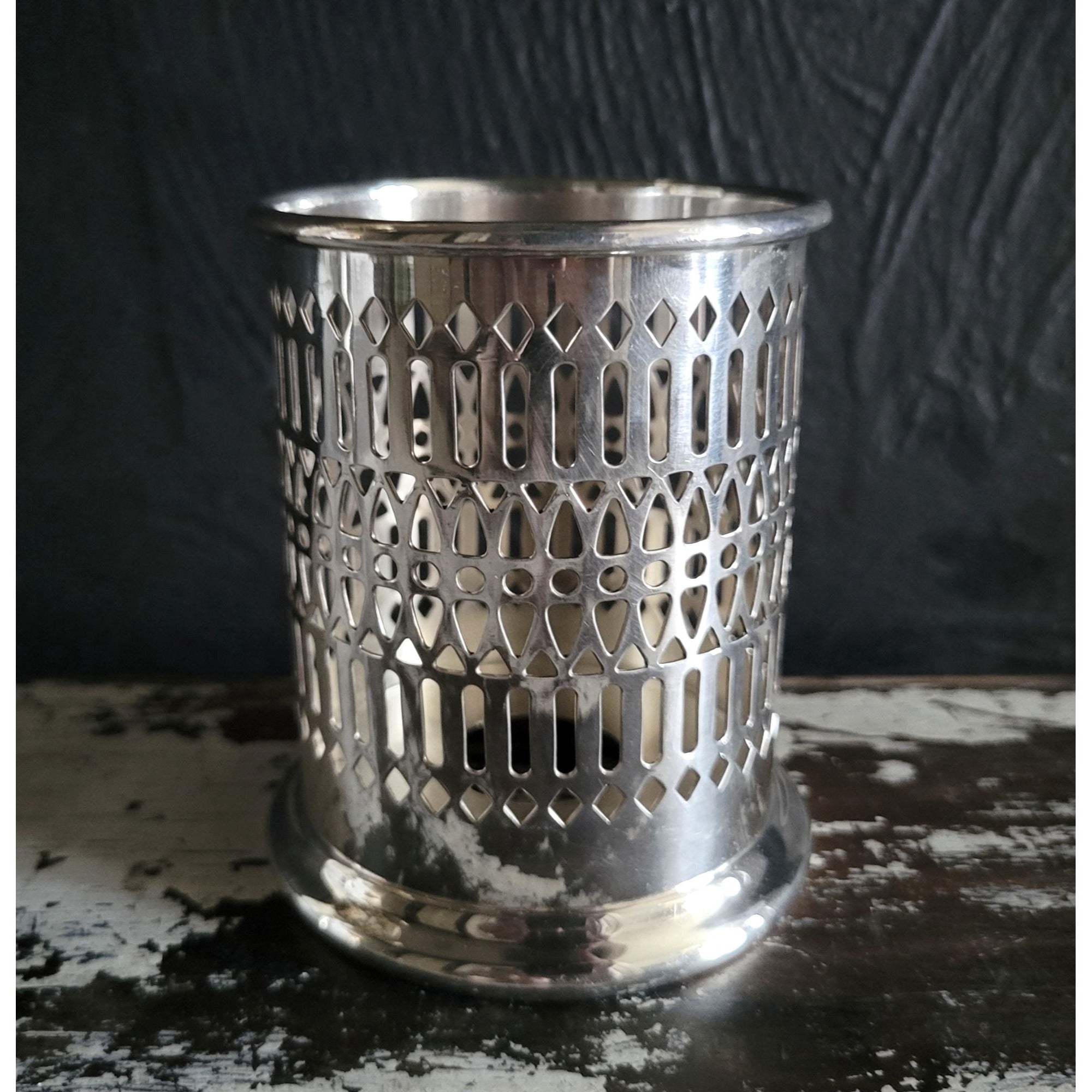 Vintage Sheffield Silver Co Openwork Silverplate Cup Holder #50 EPC