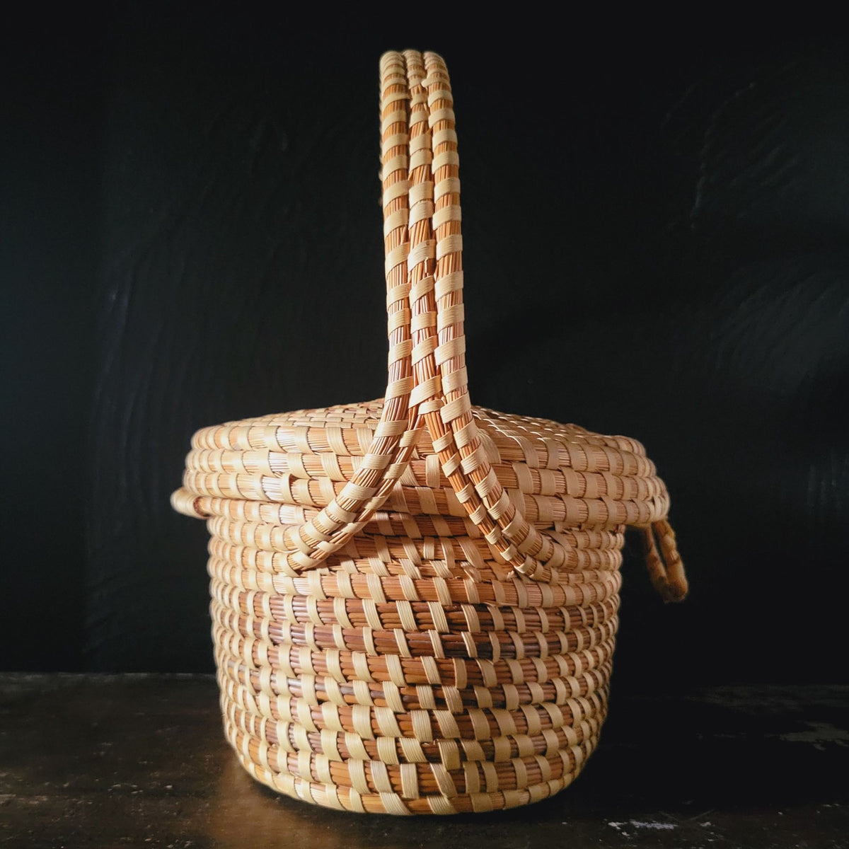 Charleston Gullah Sweetgrass Basket Pine Needle with Handle and Attached Lid