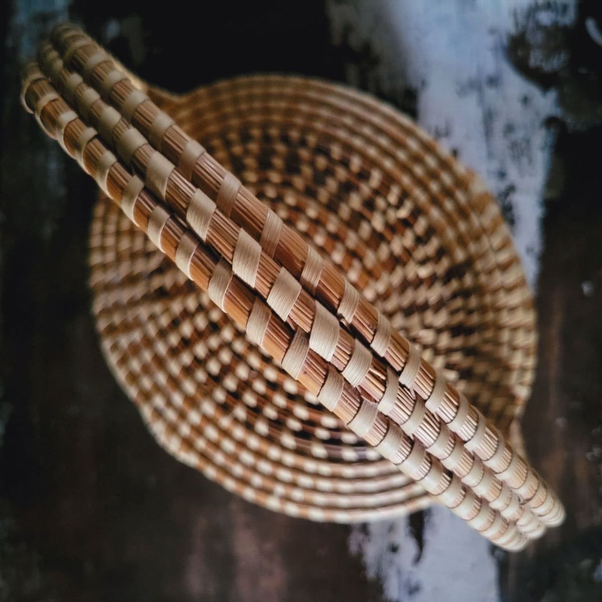 Charleston Gullah Sweetgrass Basket Pine Needle with Handle and Attached Lid