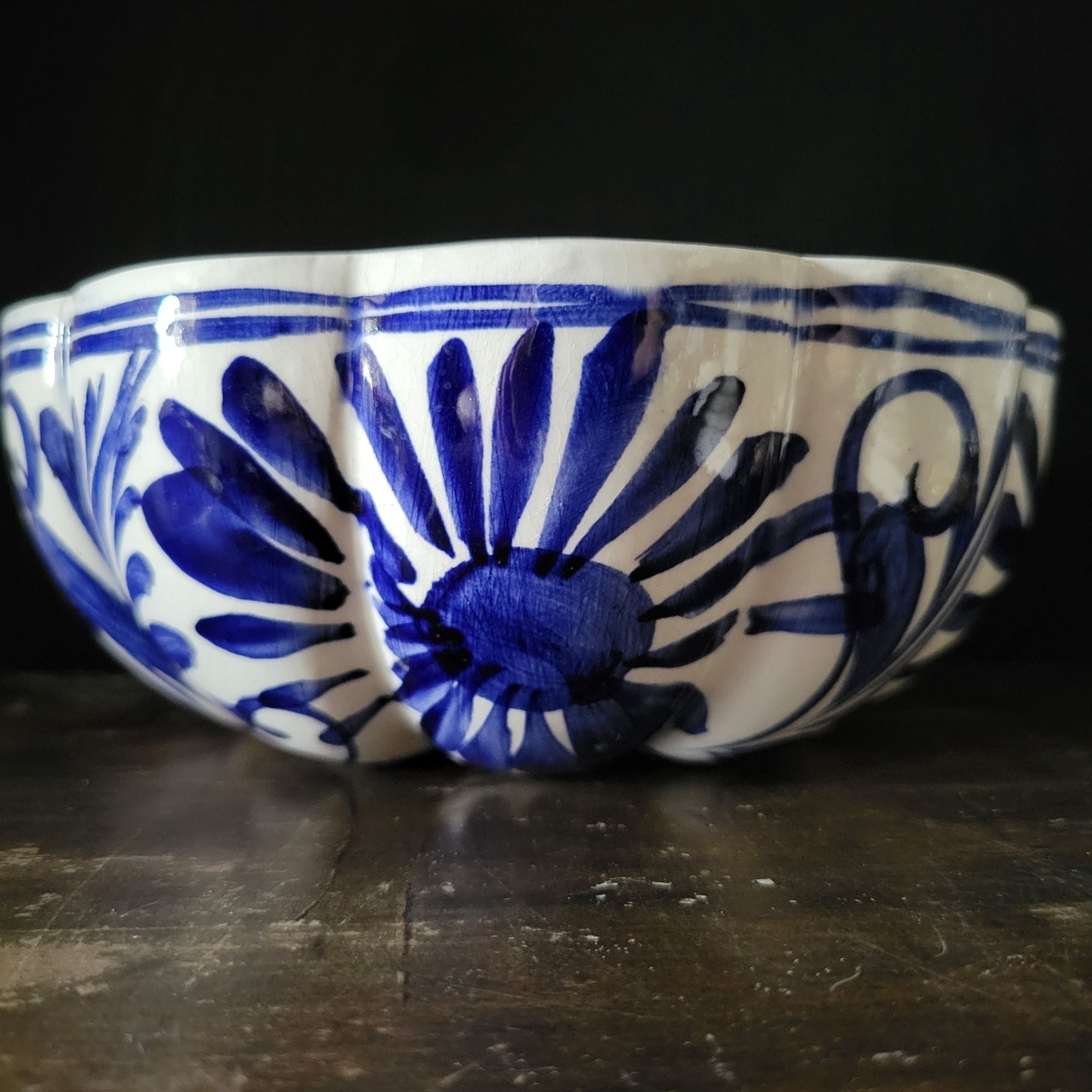 Vtg Hand-Painted Mexican Pottery Blue & White Floral Bowl Scalloped Edge 7"