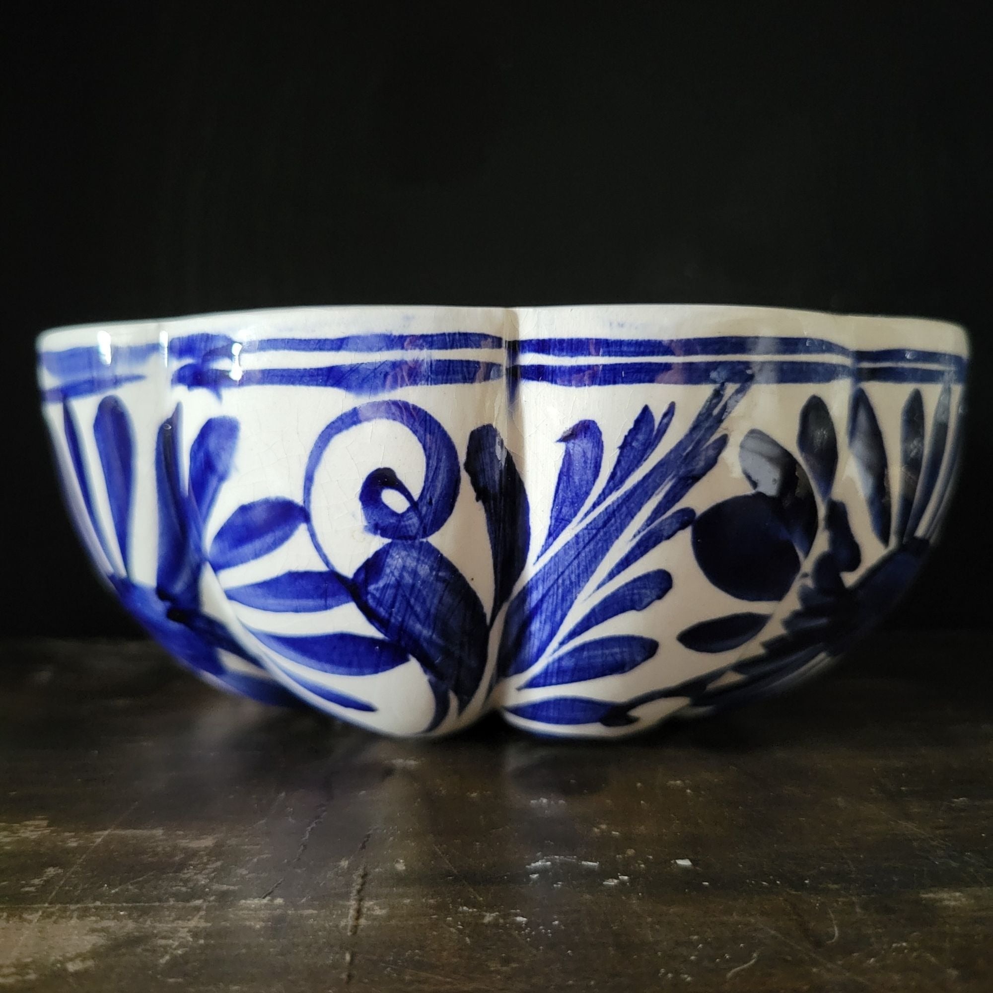 Vtg Hand-Painted Mexican Pottery Blue & White Floral Bowl Scalloped Edge 7"
