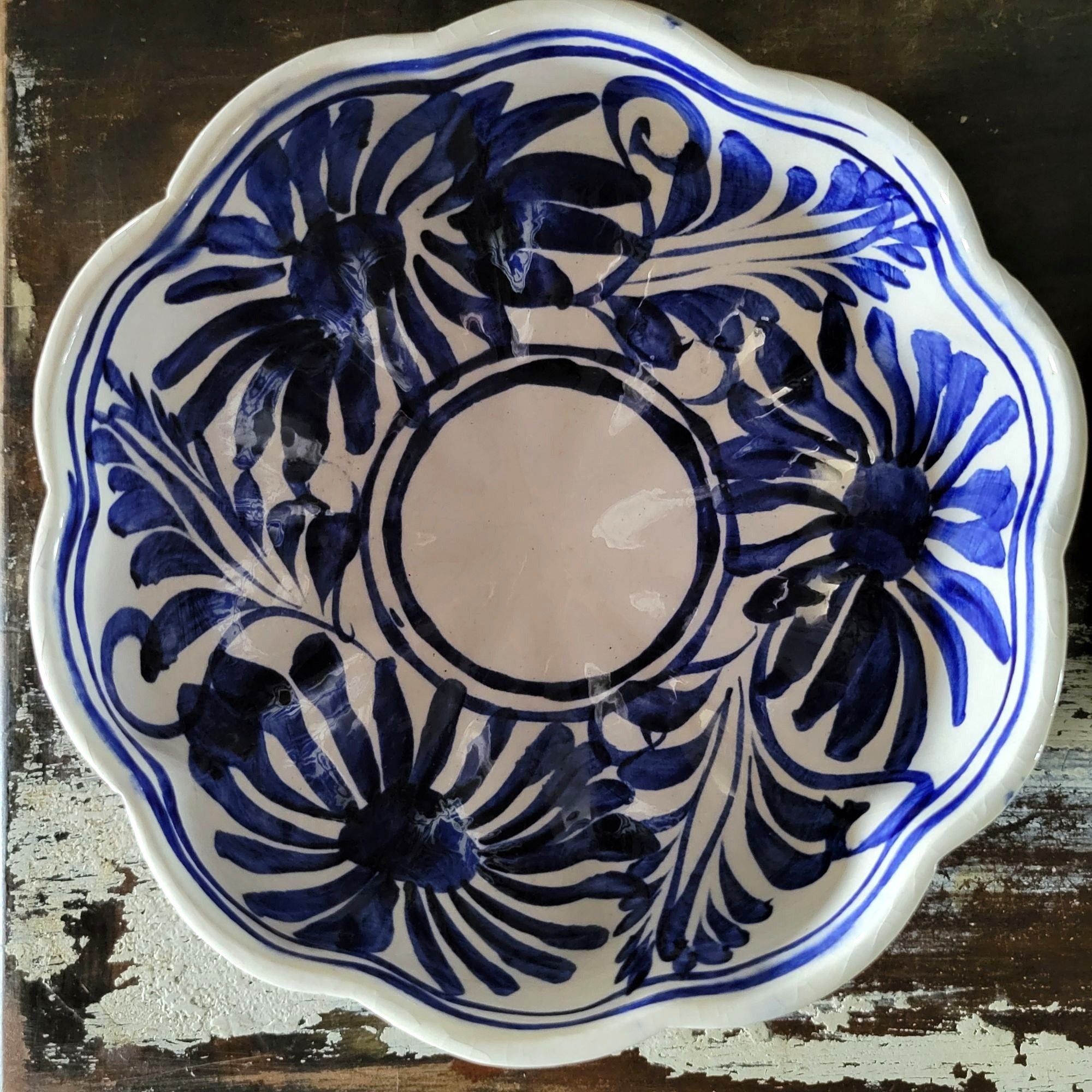 Vtg Hand-Painted Mexican Pottery Blue & White Floral Bowl Scalloped Edge 7"
