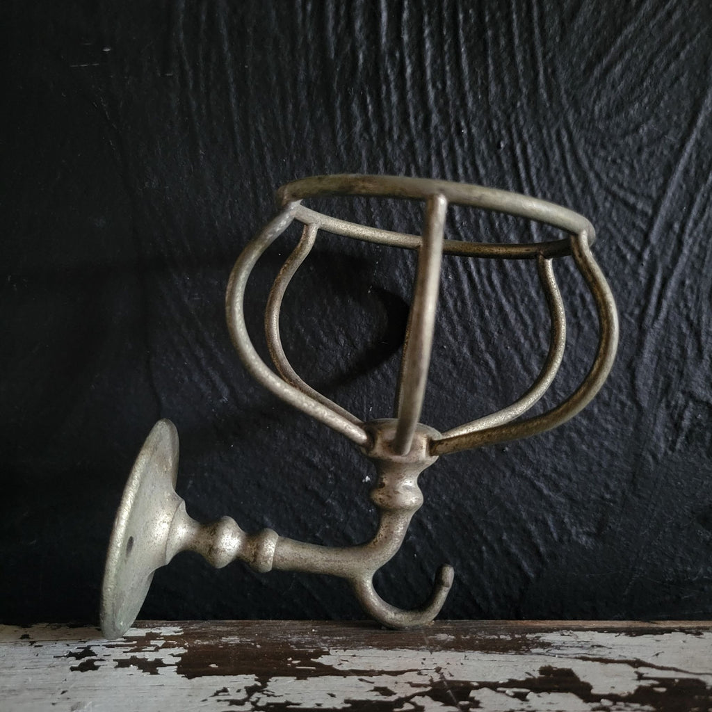 Antique Metal Wall-Mounted Sponge & Soap Holder With Hook Bathroom Organization