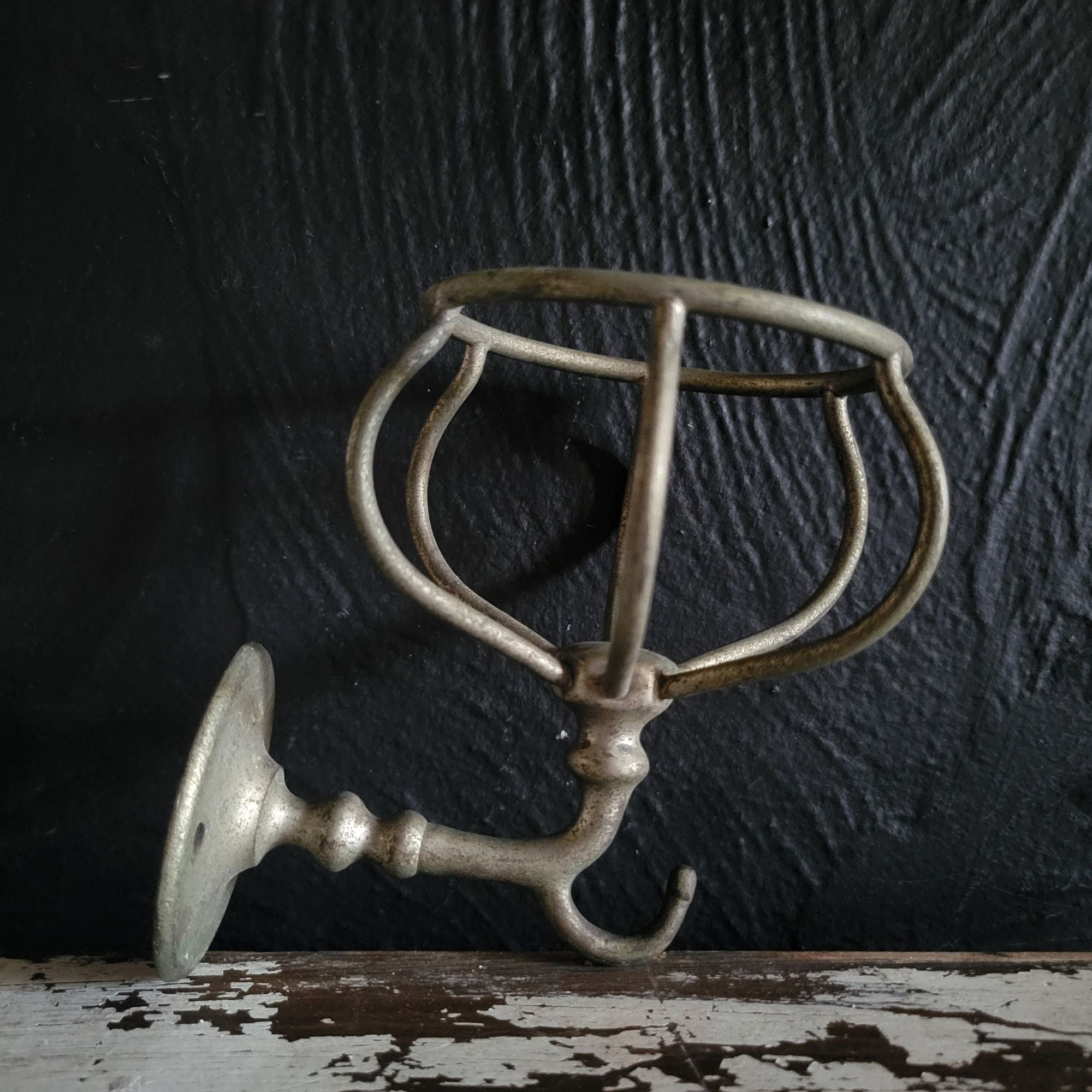 Antique Metal Wall-Mounted Sponge & Soap Holder With Hook Bathroom Organization