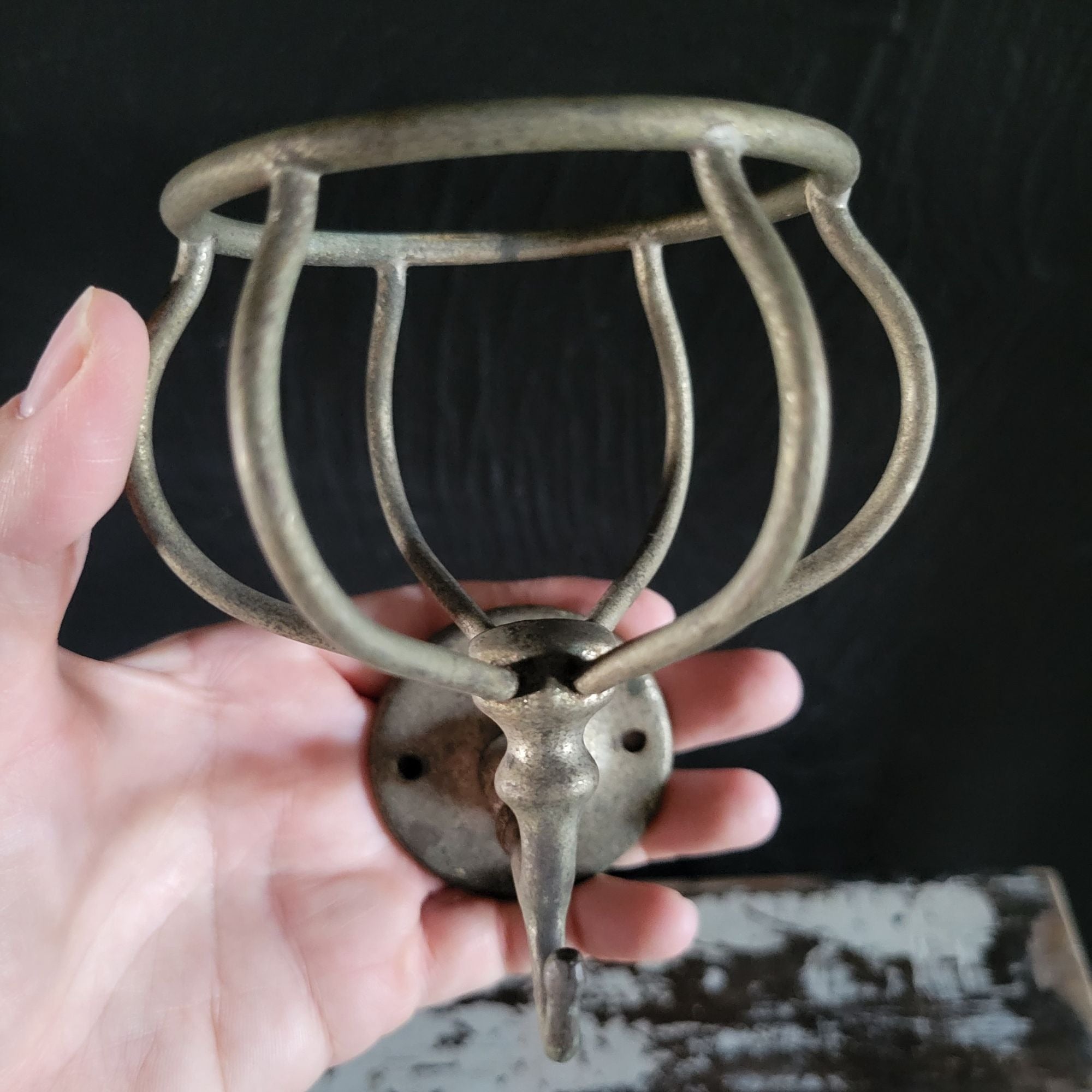 Antique Metal Wall-Mounted Sponge & Soap Holder With Hook Bathroom Organization