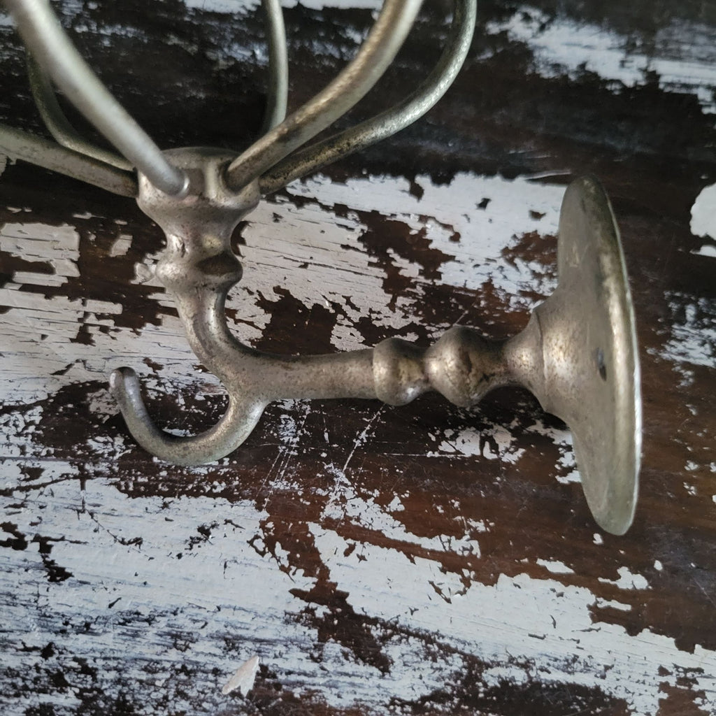 Antique Metal Wall-Mounted Sponge & Soap Holder With Hook Bathroom Organization