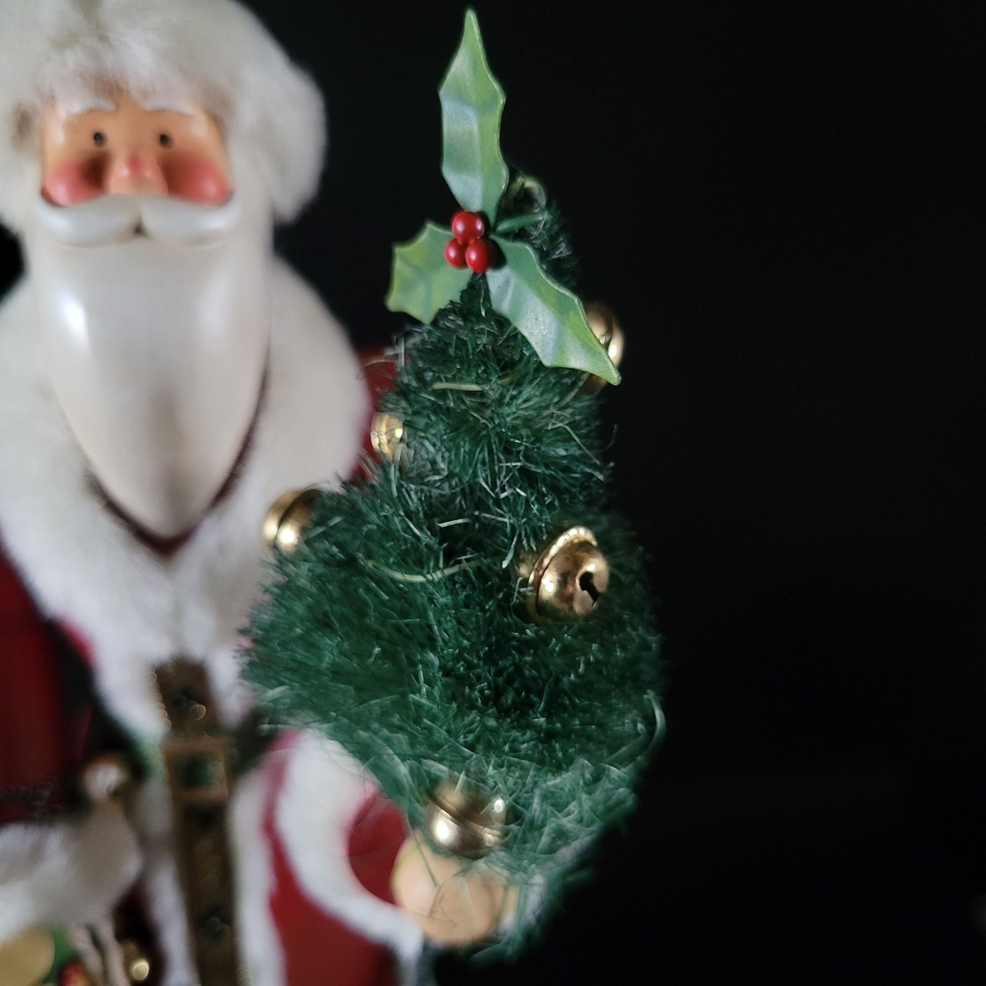 Department 56 Wood Santa Holding Tree & Gifts Red Robe Fur Trim 11.5”