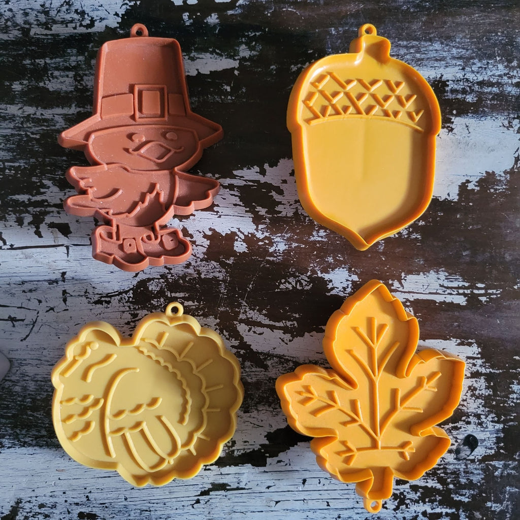 Hallmark 1975 Fall Thanksgiving Cookie Cutters - Turkey Pilgrim Bird Acorn Leaf